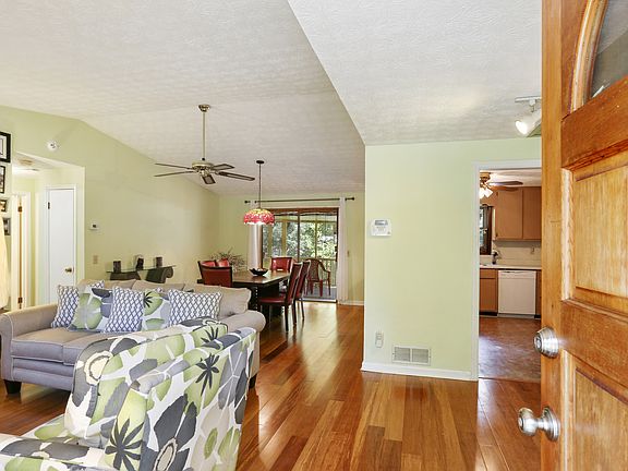 2nd image of 3870 Erica Cir