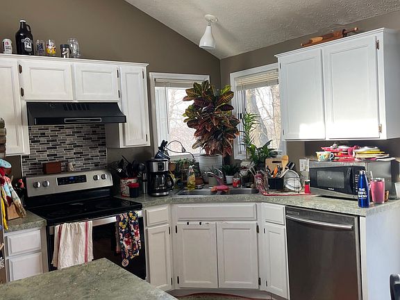 4th image of 12922 Hartman Ave