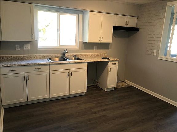 5th image of 810 Carlin Dr