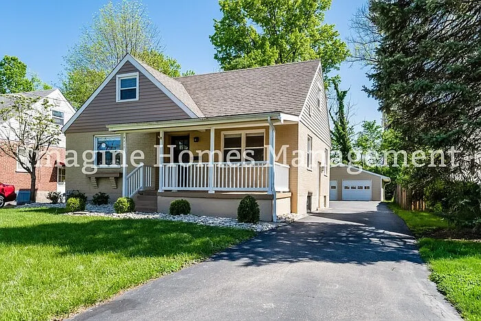 3 bed, 2.0 bath, 1910 sqft, $2,799 — Photo 2