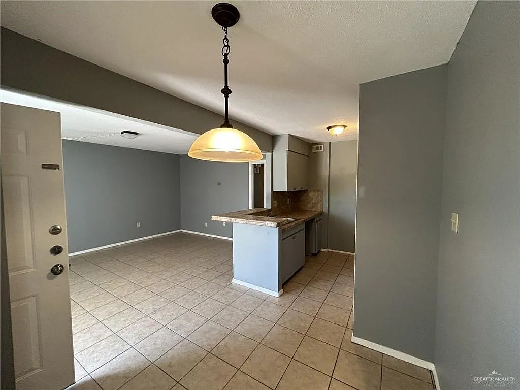 2 bed, 2.0 bath, 17870 sqft, $800 — Photo 2