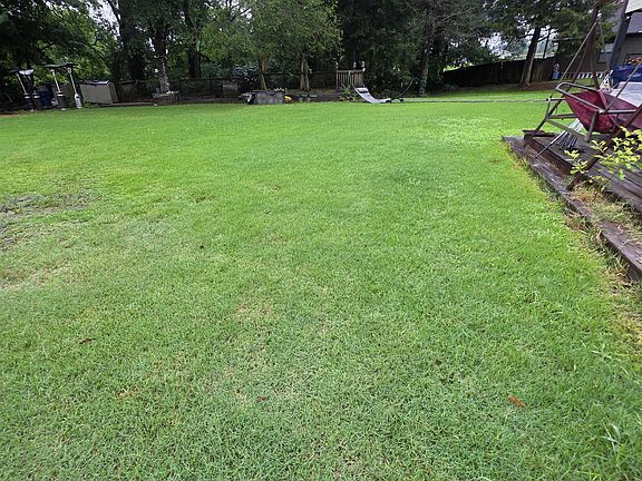 5th image of 228 Summer Brook Ln