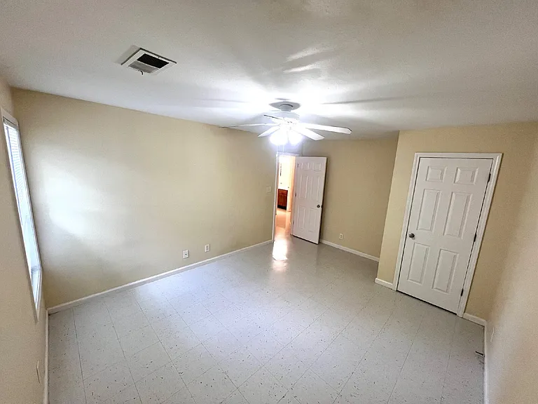 9103 Pembroke Oak Grove Rd #4E — Photo 10