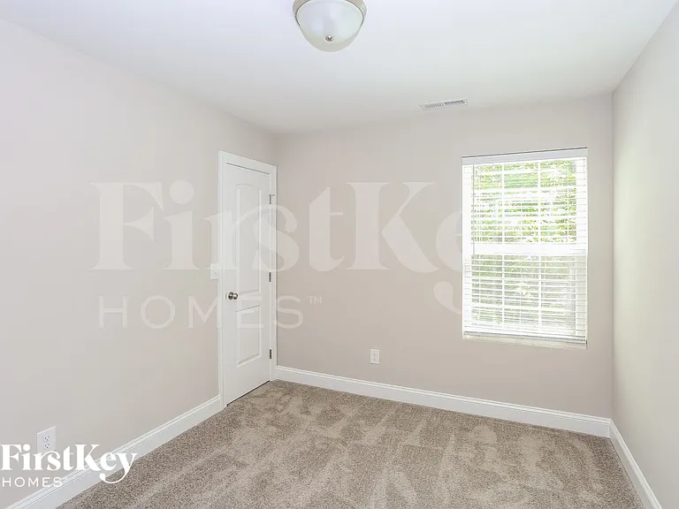 2031 Samantha Dr — Photo 10