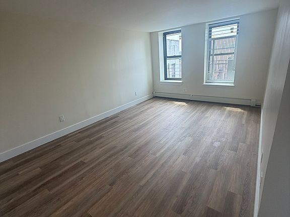 2nd image of 686 Beck St APT 5C