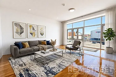 90-02 Queens Boulevard, #303