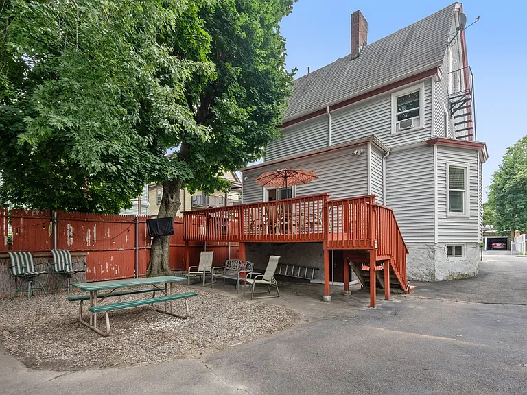 7 Howe St — Photo 24