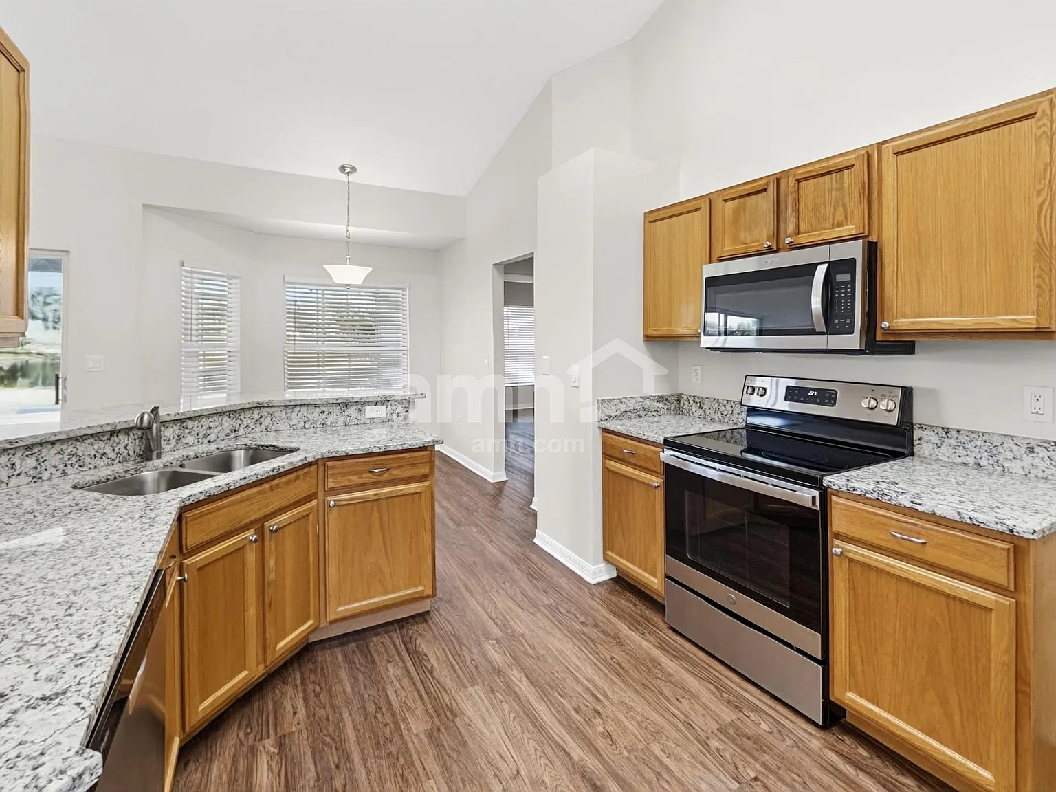 3 bed, 2.0 bath, 1458 sqft, $2,185 — Photo 3