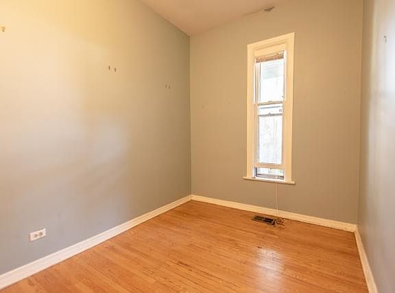 5th image of 2631 N Wilton Ave #1