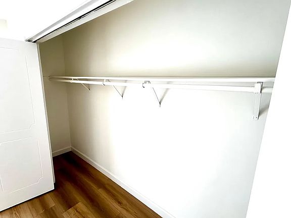 4th image of 1220 Wellesley Ave