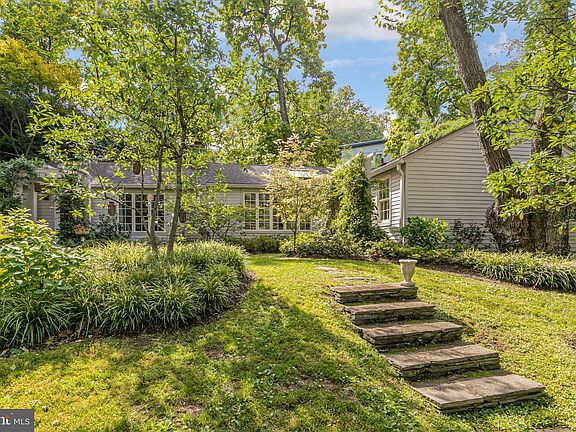 2nd image of 60 Harriet Dr