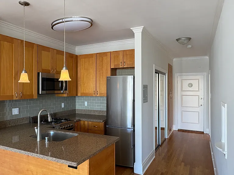 Russian Hill Apartments — Photo 14