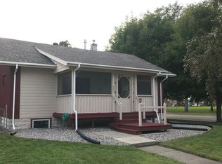 403 10th St S, Moorhead, MN 56560