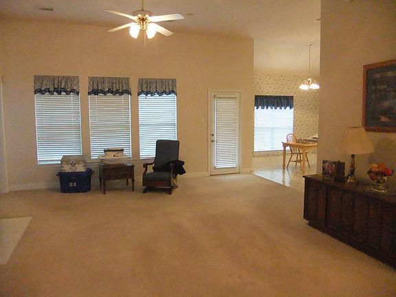 4th image of 52 Parkway Pl