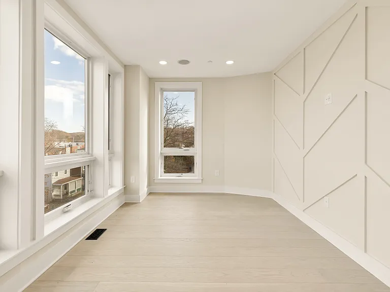 2305 Nicholson SE #100 — Photo 10