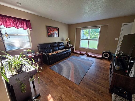 3rd image of 1903 E Lindenwood Cir