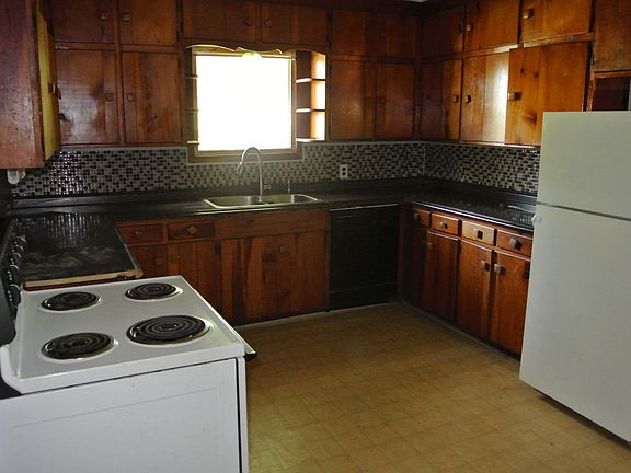 2nd image of 802 Anaqua Ave