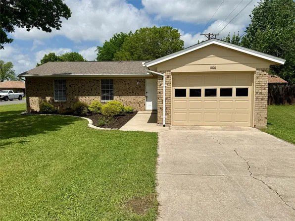 1001 Parkwood Ct, Gainesville, TX 76240