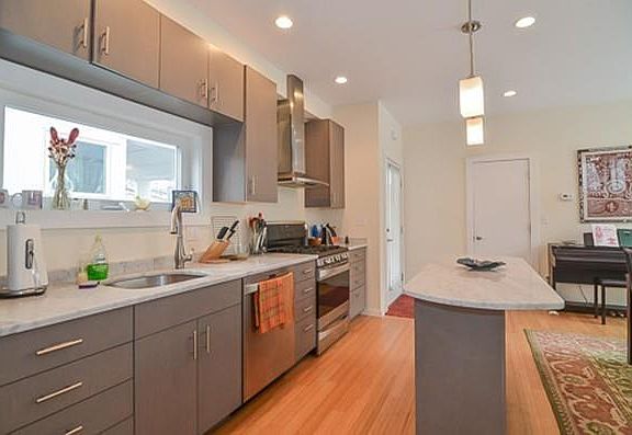 3rd image of 113 Charles St #113