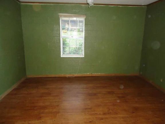 2nd image of 2820 Cedar St