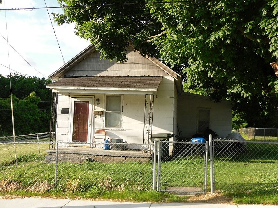2nd image of 906 E 2nd St