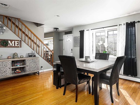 2nd image of 2495 2nd St
