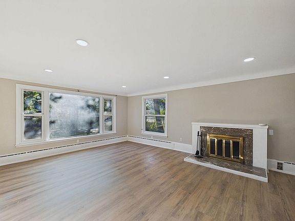 5th image of 3748 5th Ave S