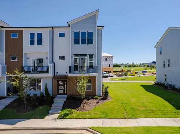 2124 Big Falls Dr, Wendell, NC 27591
