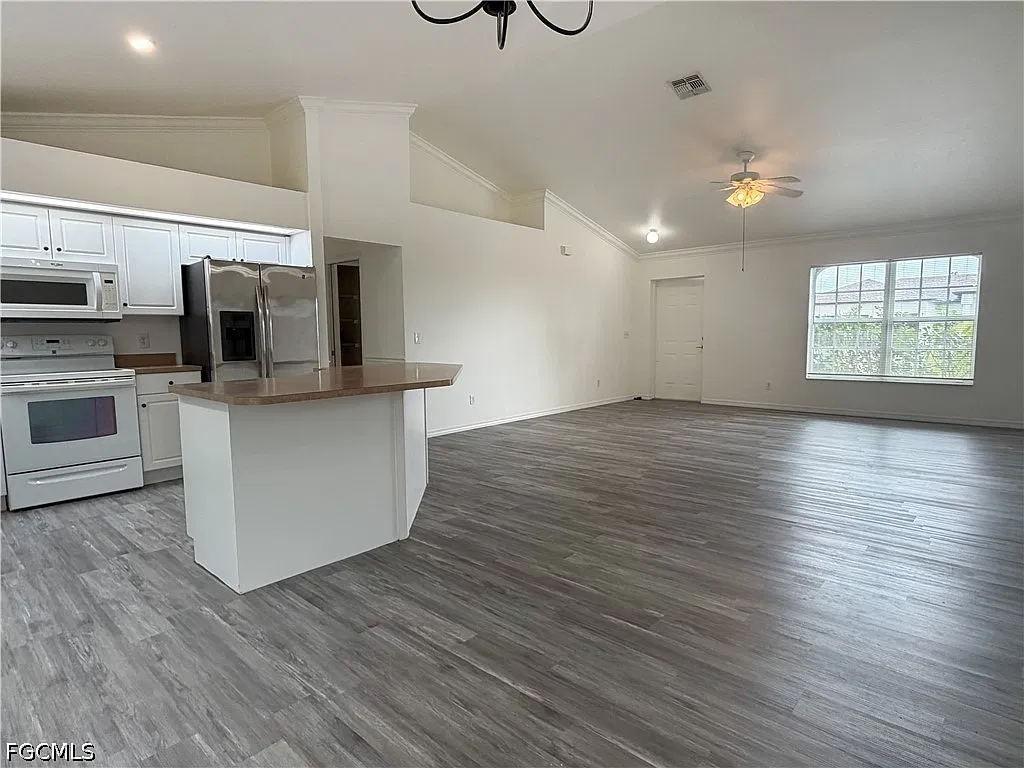 4 bed, 2.0 bath, 1712 sqft, $2,000 — Photo 4