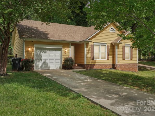 11701 Brockley Ct, Charlotte, NC 28215