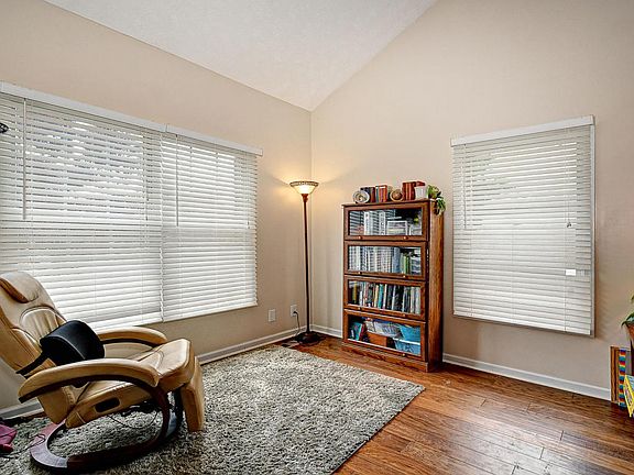 5th image of 3913 Orchard Lake Dr