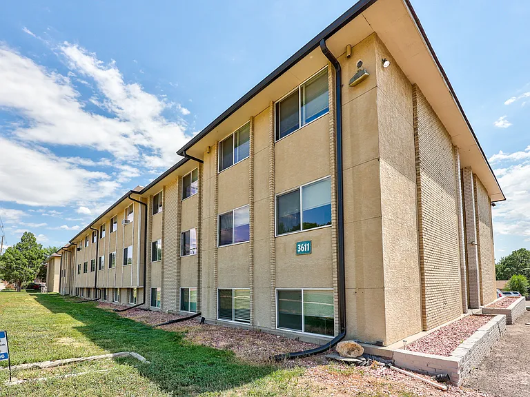 Fairway Valley Apartments — Photo 2