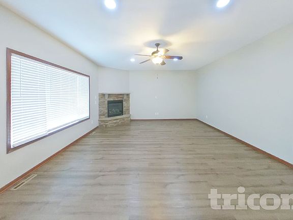 2nd image of 13936 Linnet St NW