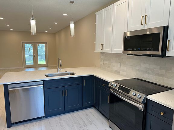 4th image of 3890 34th Ave S #102