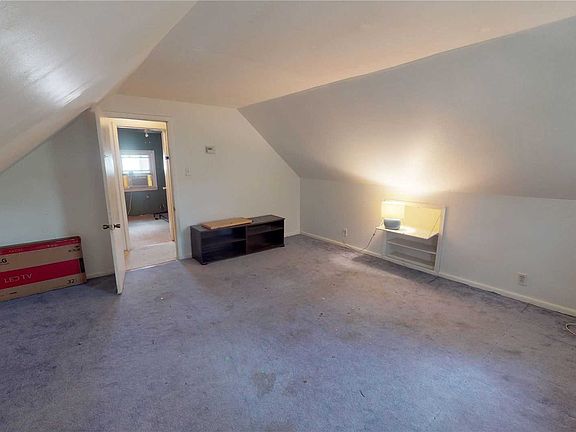 4th image of 110 Wantagh Ave