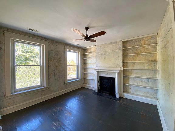 4th image of 3137 Floyd Ave