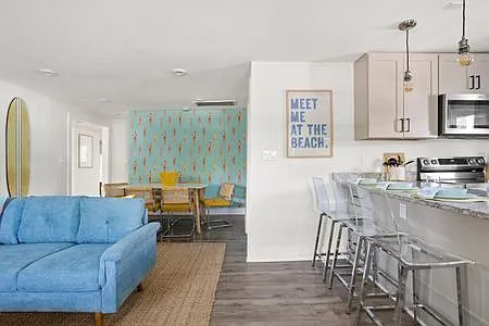 5 bed, 2050 sqft, $2,900 — Photo 4