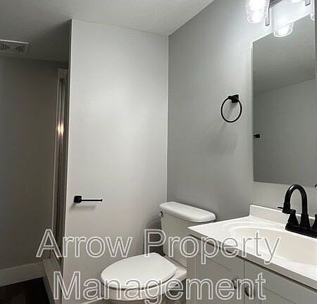 4th image of 877 N 26th St APT 38