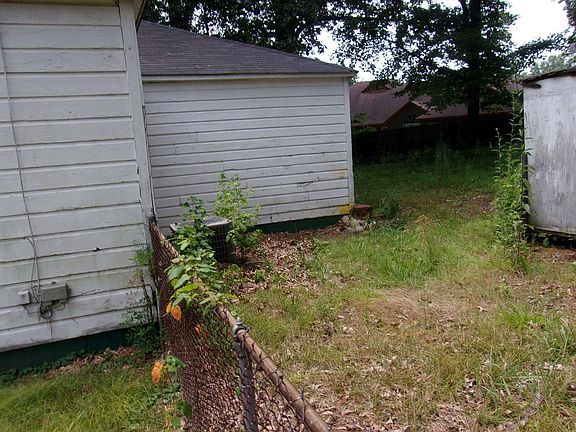 3rd image of 3125 Madeline Cir