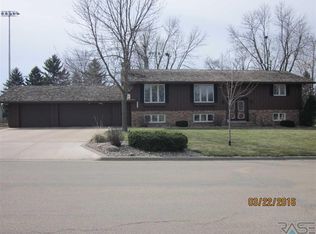 419 S Fairview Dr, Luverne, MN 56156