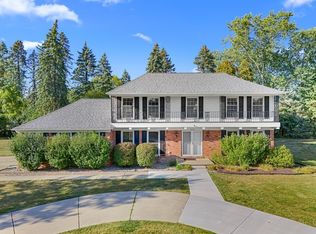 3072 Brewster Rd, West Bloomfield, MI 48322