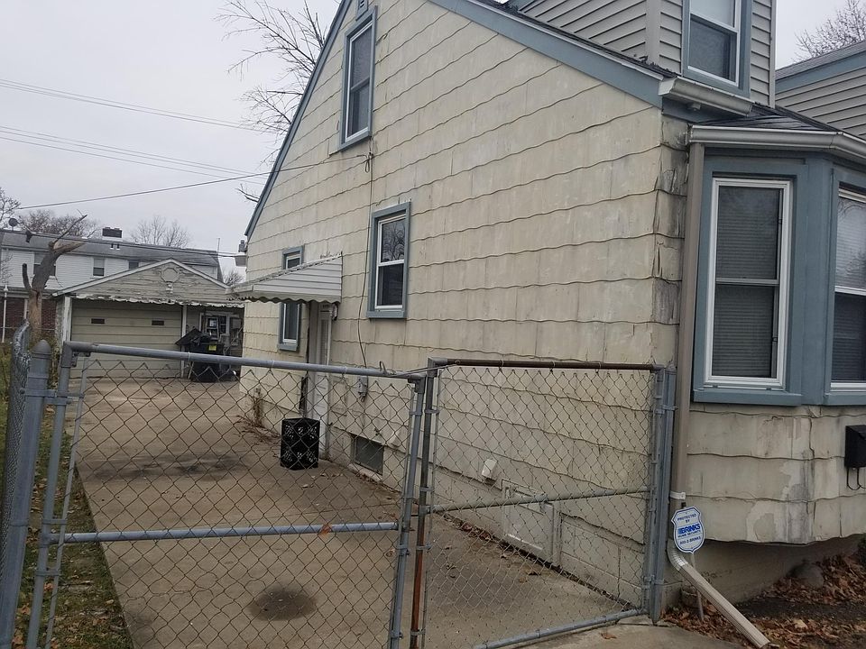 2nd image of 18750 McCormick St