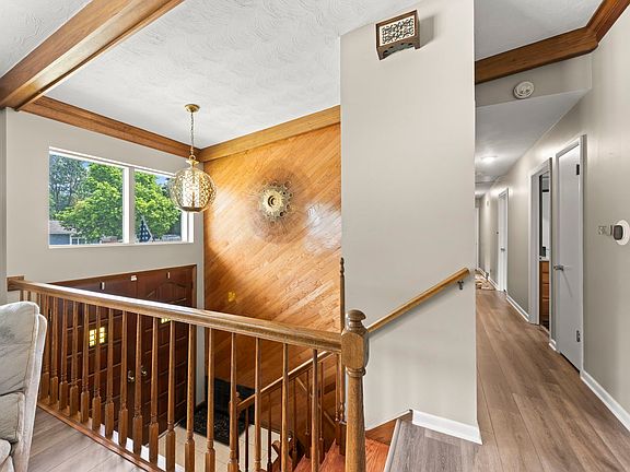 3rd image of 403 W Harding Rd