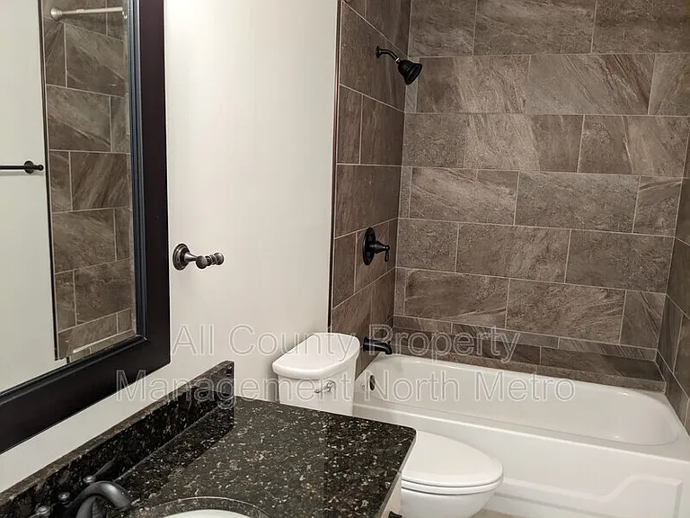 215 Broken Lance Pl — Photo 11
