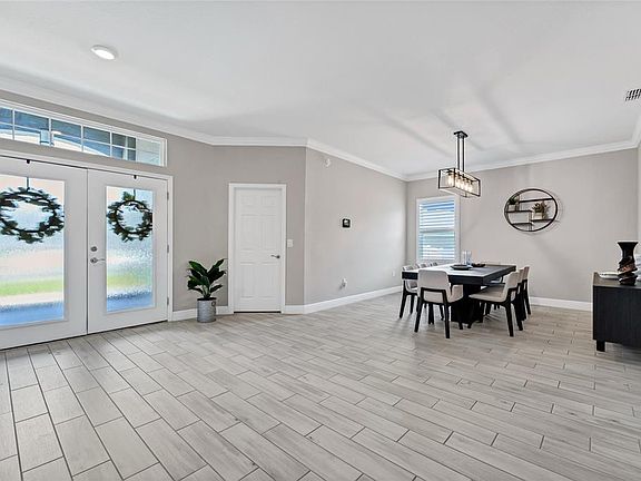 3rd image of 1061 Sandpiper Loop