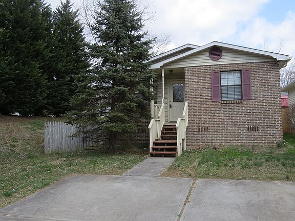 3rd image of 2001 NW Countryhill Ln