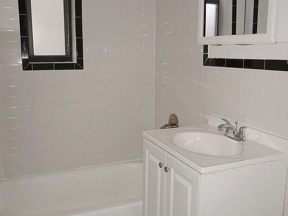 5th image of 711 Ocean Ave #D8