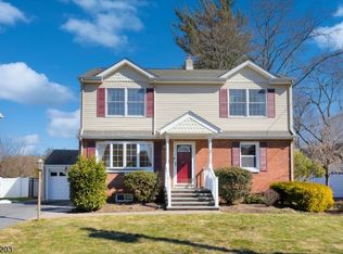 12 Wilson Ter, Waldwick Boro, NJ 07463