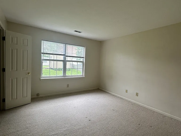 13870 Waycross Dr — Photo 17