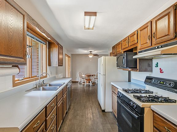 5th image of 304 1st Ave